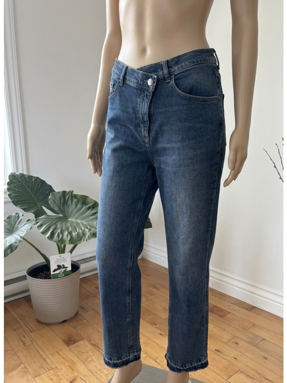Luisa Cerano loose fit  Straight Jeans in Mid Blue Wash , open hem